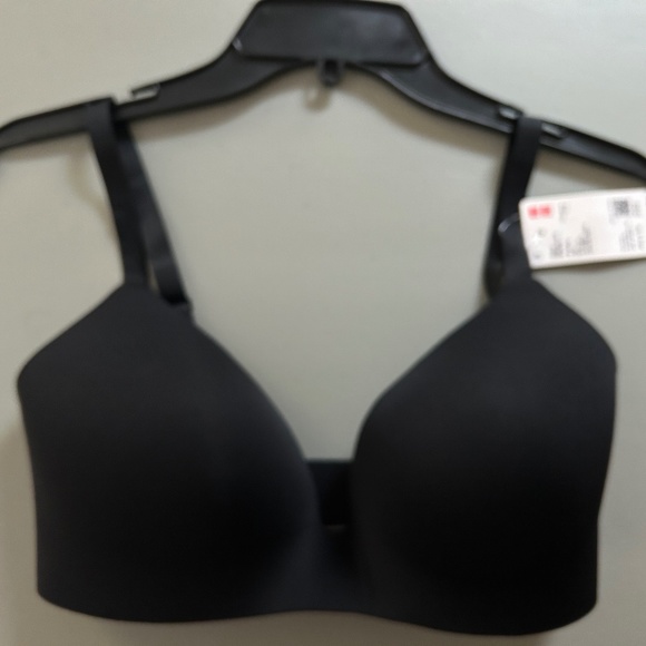 NEW!!! UNIQLO Wireless Bra 3D Hold 34/36 D/DD Cup (BLACK) - Picture 1 of 2